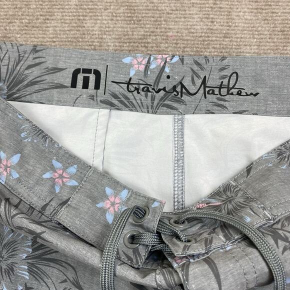 Travis Mathew Boardshorts Gray Floral Print Shorts Men’s Size Large - Picture 5 of 14